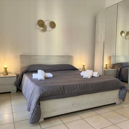 Cconforthotels Appartamento Crispi Бари Екстериор снимка